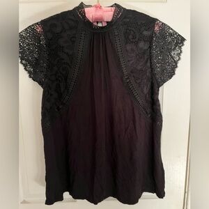 Cable & Gauge Mock Neck Top with Lace Detail. Size Large.